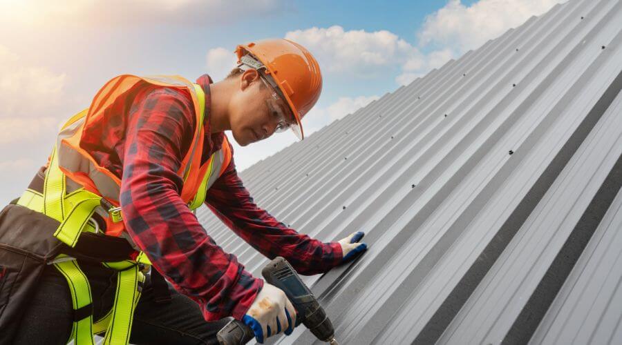 Professional gutter cleaning in Bardolph, IL